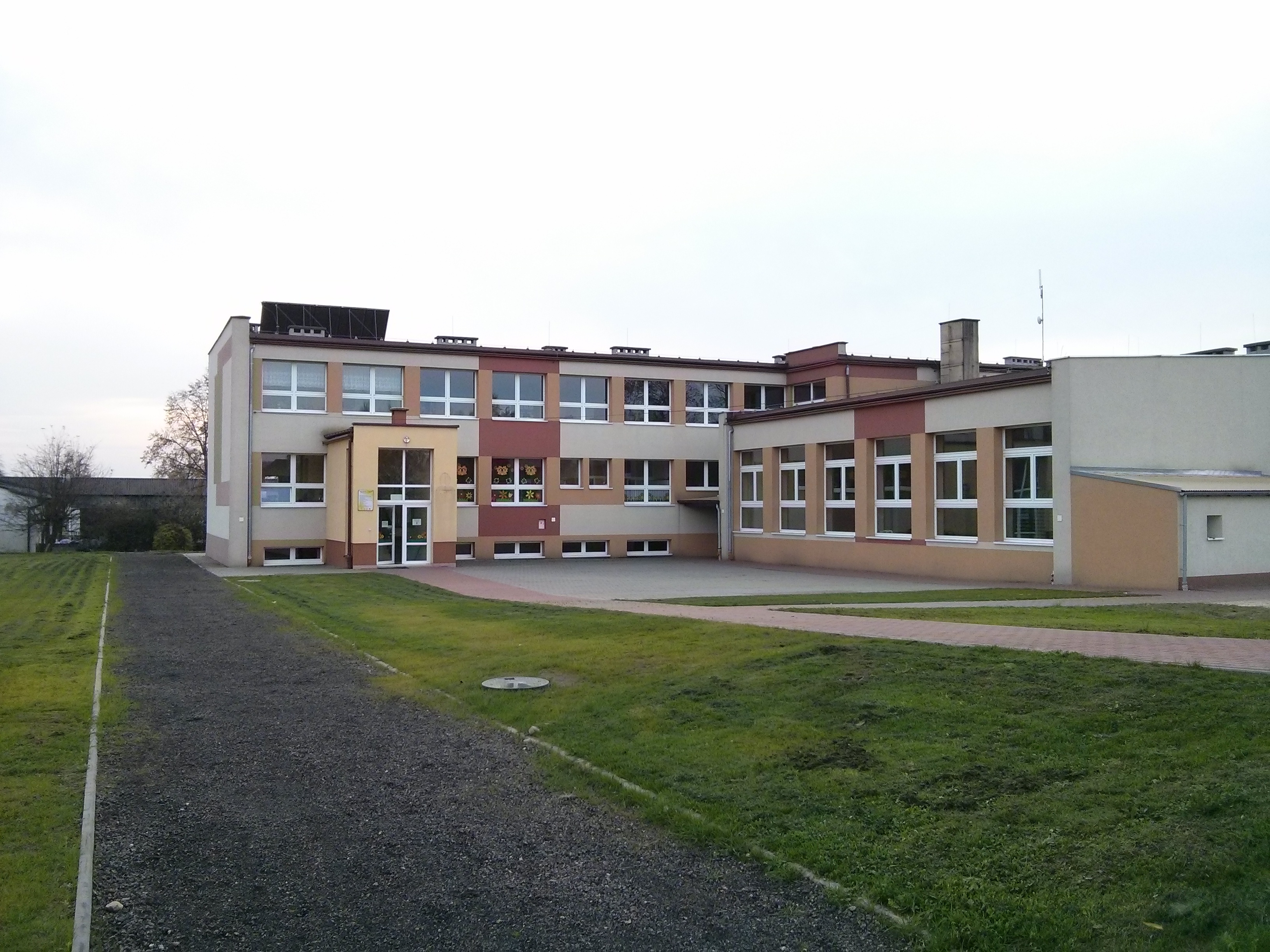 Szkoła Podstawowa w Zalesiu Śląskim [Źródło: PORT PC/ NIBE-BIAWAR Sp.z o.o.]